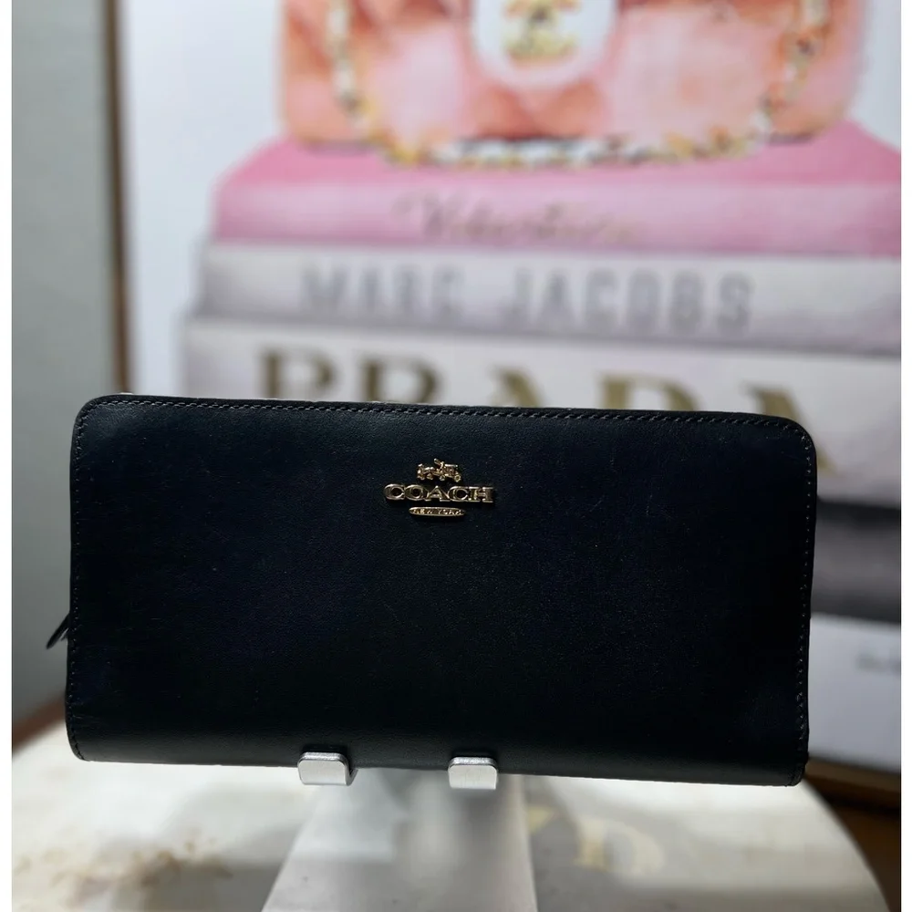 COACH, the Classic Skinny Leather
Wallet GUC